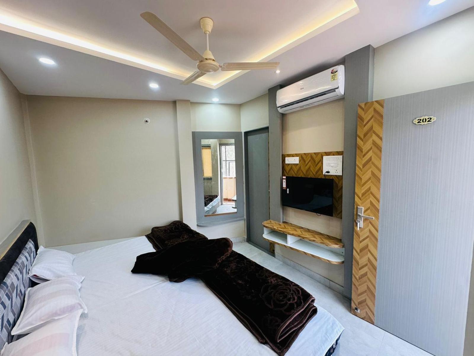 Hotel Om Shree Palace , Near Railway Station And Mahakal Lok Ujjain Luaran gambar