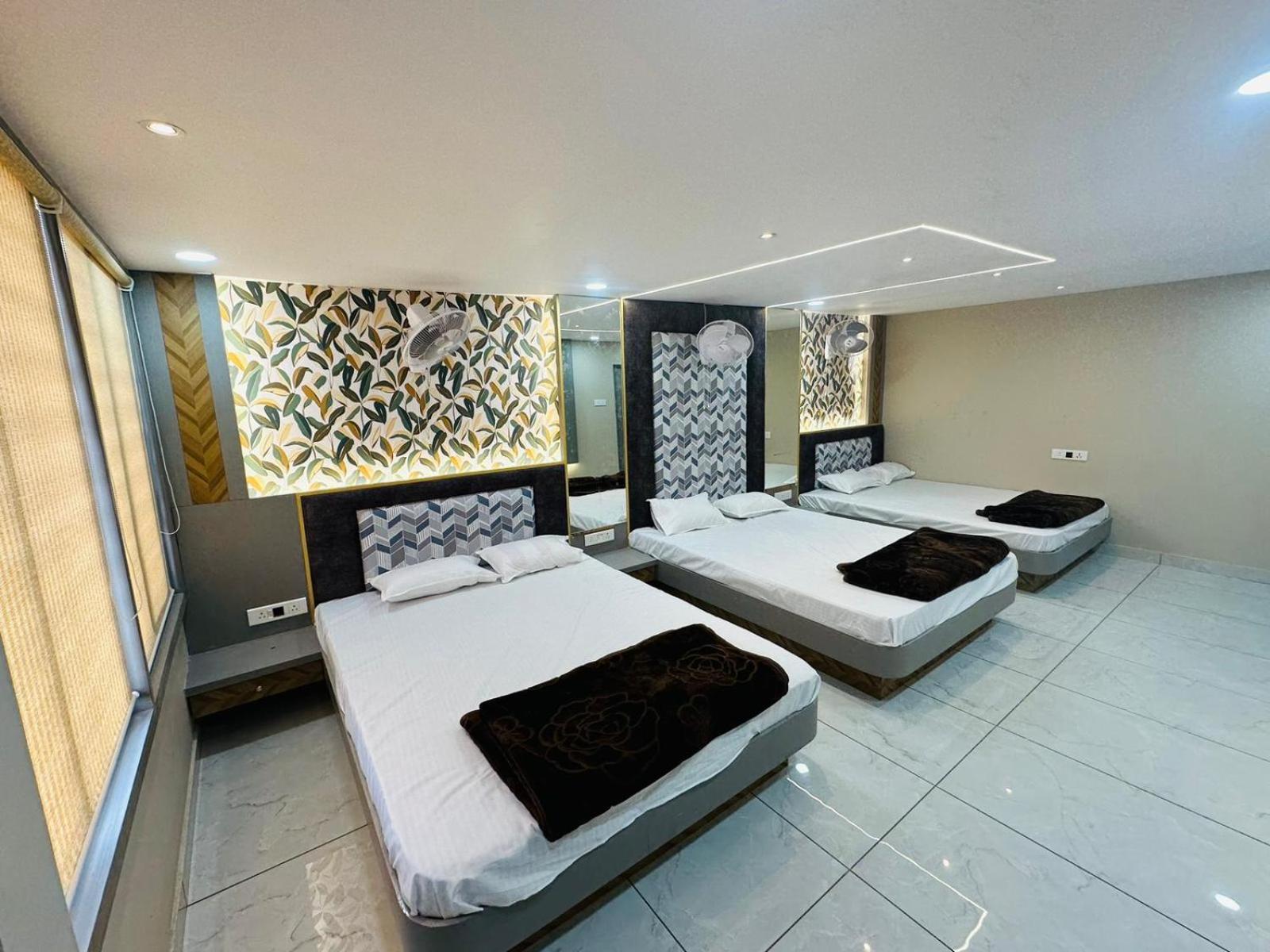 Hotel Om Shree Palace , Near Railway Station And Mahakal Lok Ujjain Luaran gambar